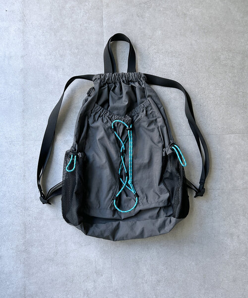 CPCM(シーピーシーエム)の「カラーコードナップサック(バックパック/リュック・レディース・ブラック/チャコールグレー・FREE)」の6枚目の写真