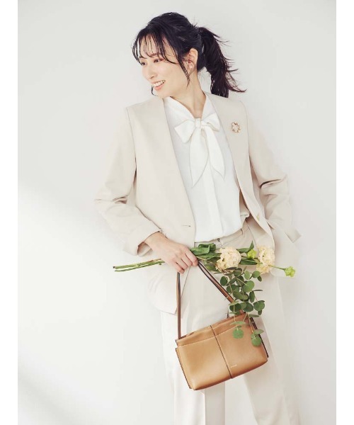 Perfect Suit FActory(パーフェクトスーツファクトリー)の「配色メロー ボウタイブラウス オフホワイト/ブラック/グレー/ベージュ(シャツ/ブラウス・レディース・オフホワイト/ブラック/ライトグレー/ベージュ・S/L/M)」の7枚目の写真