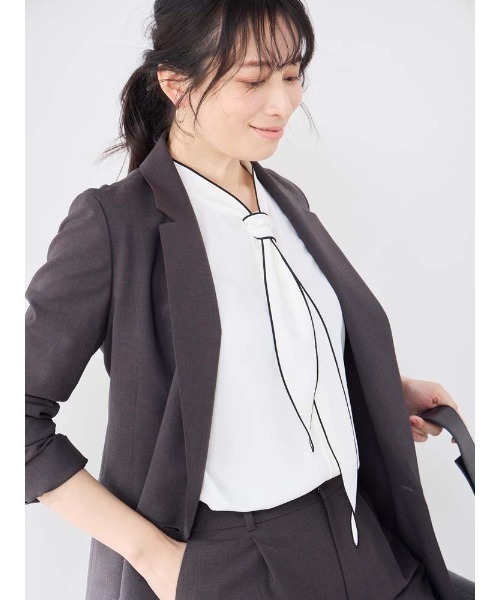 Perfect Suit FActory(パーフェクトスーツファクトリー)の「配色メロー ボウタイブラウス オフホワイト/ブラック/グレー/ベージュ(シャツ/ブラウス・レディース・オフホワイト/ブラック/ライトグレー/ベージュ・S/L/M)」の13枚目の写真
