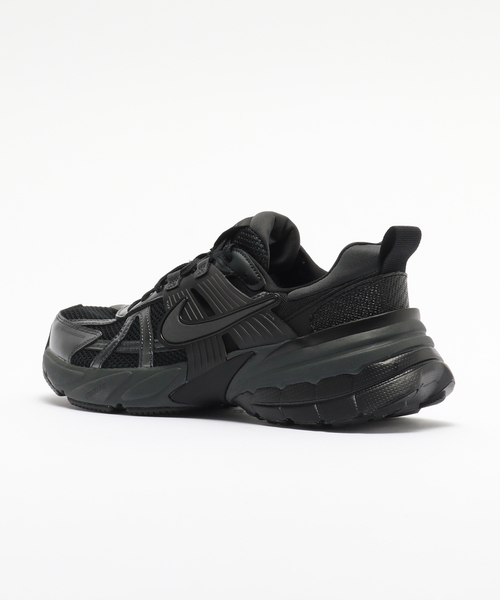 NIKE(ナイキ)の「NIKE/ ナイキ V2K RUN HJ4497(スニーカー・メンズ・ブラック/ホワイト・26cm/27cm/28cm)」の5枚目の写真