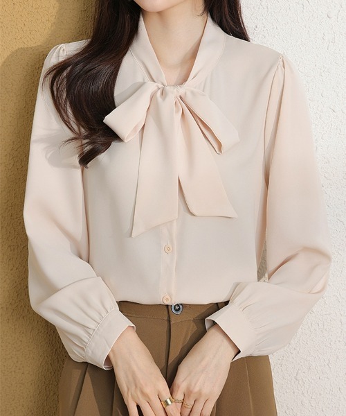 SEU（エスイーユー）の「レディース オフィスでもプライベートでも◎ 長袖 ボウタイ リボン ブラウス 【オフィスカジュアル】【きれいめカジュアル】（シャツ/ブラウス・レディース・ブルー/ホワイト/ベージュ/ベージュ系その他/ブラック系その他・フリー）」の12枚目の写真
