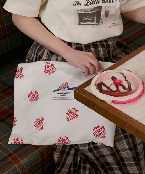 forksy.（フォルクシー）の「【The Little BAKERY TOKYO × forksy.】ドーナツモチーフ ポーチ付き 総柄デザイン エコバッグ（エコバッグ/サブバッグ・レディース・グリーン系/ピンク系/アイボリー系・FREE）」の12枚目の写真