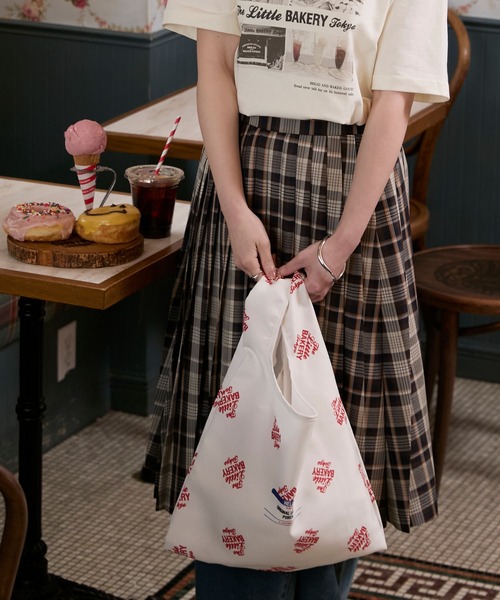 forksy.（フォルクシー）の「【The Little BAKERY TOKYO × forksy.】ドーナツモチーフ ポーチ付き 総柄デザイン エコバッグ（エコバッグ/サブバッグ・レディース・グリーン系/ピンク系/アイボリー系・FREE）」の13枚目の写真