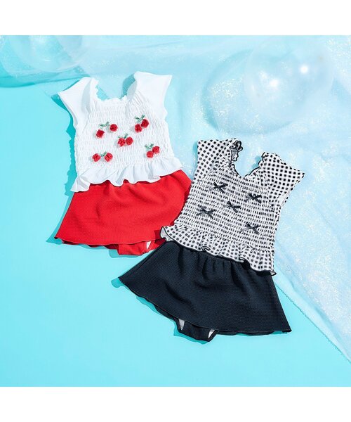 apres les cours（アプレレクール）の「【UVカット/ジュニア対応】リボン・さくらんぼモチーフシャーリングセパレート水着（水着・キッズ・レッド/チェック・80/90/100/110/120/130/140）」の3枚目の写真