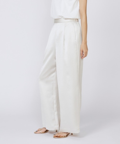 INED(イネド)の「イージーワイドサテンパンツ(その他パンツ・レディース・オフホワイト/モスグリーン/チャコールグレー・7号/9号/11号)」の2枚目の写真