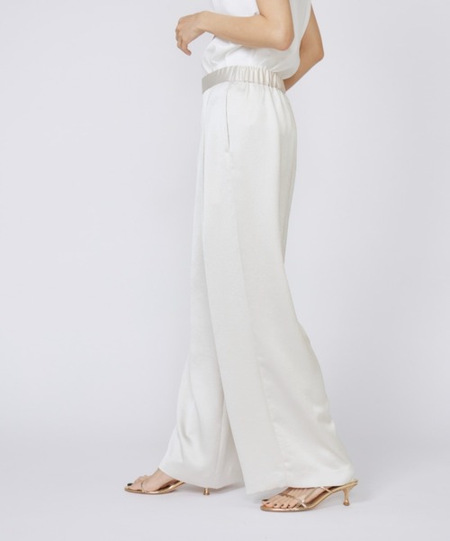 INED(イネド)の「イージーワイドサテンパンツ(その他パンツ・レディース・オフホワイト/モスグリーン/チャコールグレー・7号/9号/11号)」の15枚目の写真