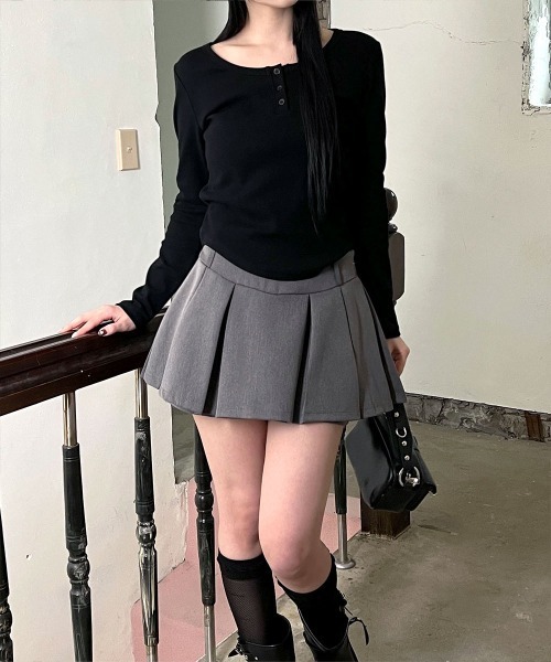 4INT.(フォイント)の「ベーシック ヘンリーネック 長袖 リブ Tシャツ(Tシャツ/カットソー・レディース・グレー/ホワイト/ブラック・FREE)」の6枚目の写真