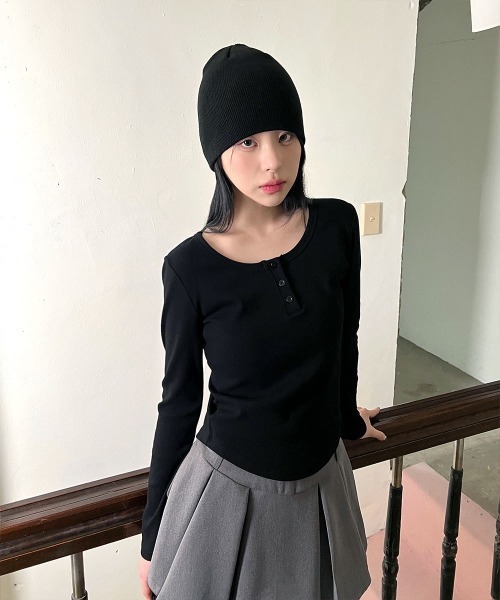 4INT.(フォイント)の「ベーシック ヘンリーネック 長袖 リブ Tシャツ(Tシャツ/カットソー・レディース・グレー/ホワイト/ブラック・FREE)」の10枚目の写真