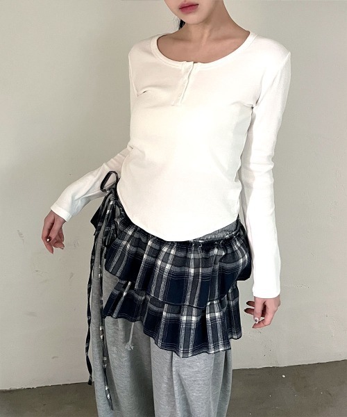 4INT.(フォイント)の「ベーシック ヘンリーネック 長袖 リブ Tシャツ(Tシャツ/カットソー・レディース・グレー/ホワイト/ブラック・FREE)」の13枚目の写真