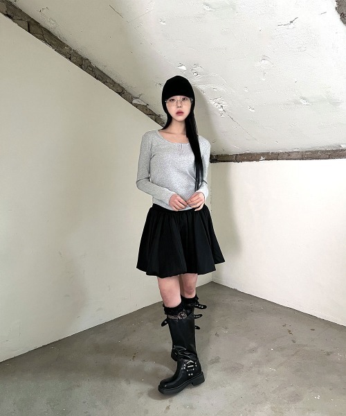 4INT.(フォイント)の「ベーシック ヘンリーネック 長袖 リブ Tシャツ(Tシャツ/カットソー・レディース・グレー/ホワイト/ブラック・FREE)」の22枚目の写真
