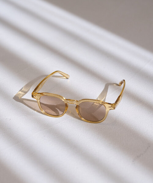 Kastane（カスタネ）の「【UVカット率99%/全顔タイプ対応】ウェリントンサングラス（サングラス・レディース・ブラック/ブロンズ/ベージュ・FREE）」の3枚目の写真