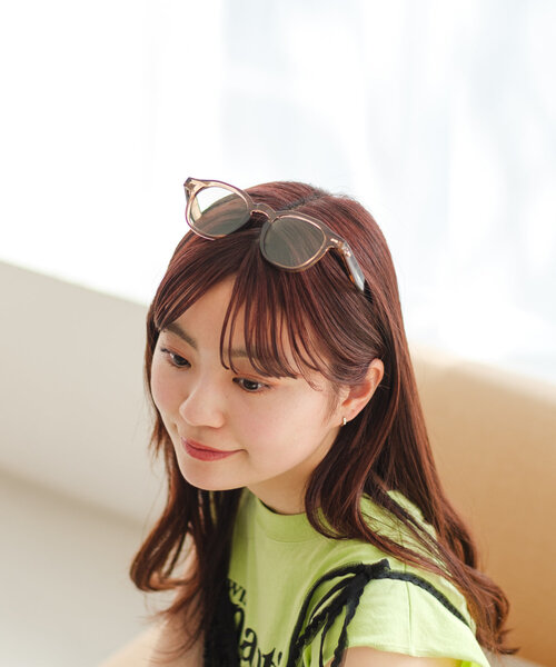 Kastane（カスタネ）の「【UVカット率99%/全顔タイプ対応】ウェリントンサングラス（サングラス・レディース・ブラック/ブロンズ/ベージュ・FREE）」の5枚目の写真