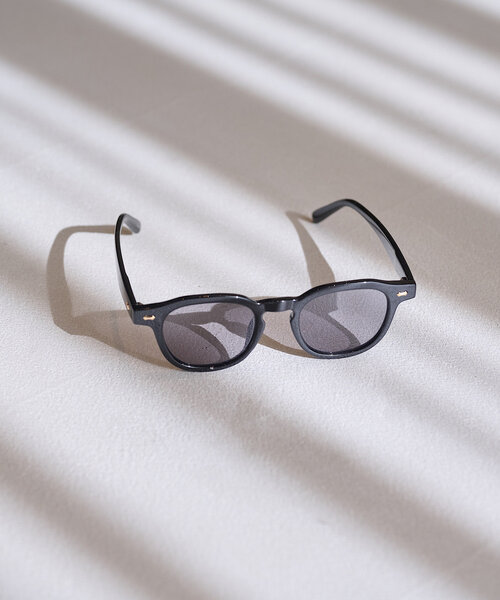 Kastane（カスタネ）の「【UVカット率99%/全顔タイプ対応】ウェリントンサングラス（サングラス・レディース・ブラック/ブロンズ/ベージュ・FREE）」の4枚目の写真