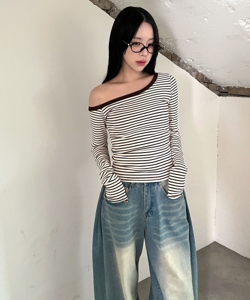 4INT.（フォイント）の「ワンショルダー ボーダー 長袖 クロップド Tシャツ（Tシャツ/カットソー・レディース・ベージュ/ネイビー/ブラック・FREE）」の16枚目の写真