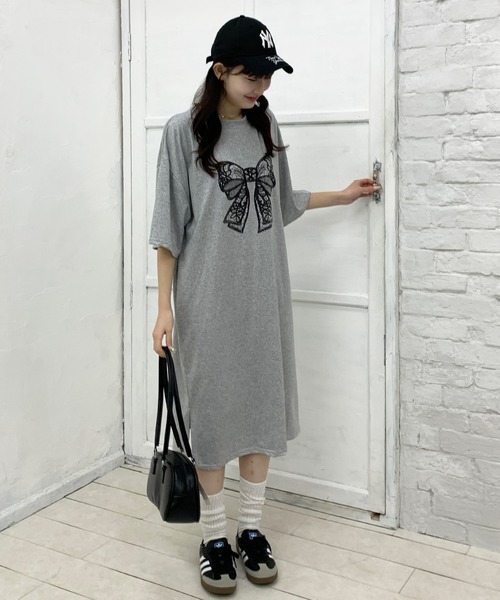 Teem Store（チームストア）の「リボンプリントカットオーバーサイズワンピ（ワンピース・レディース・ブラック/グレー・L/M）」の14枚目の写真