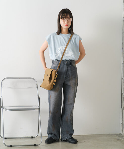 WHIMSIC（ウィムジック）の「【UNISEX】ヴィーガンスウェードレザースリングバッグ（ショルダーバッグ・メンズ・ブラック/グレイッシュベージュ/キャメル・FREE）」の5枚目の写真