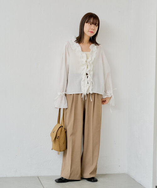 WHIMSIC（ウィムジック）の「【UNISEX】ヴィーガンスウェードレザースリングバッグ（ショルダーバッグ・メンズ・ブラック/グレイッシュベージュ/キャメル・FREE）」の8枚目の写真