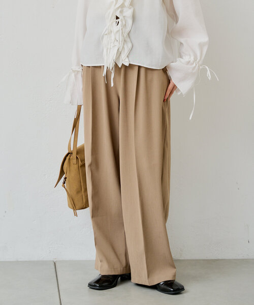 WHIMSIC（ウィムジック）の「【UNISEX】ヴィーガンスウェードレザースリングバッグ（ショルダーバッグ・メンズ・ブラック/グレイッシュベージュ/キャメル・FREE）」の9枚目の写真