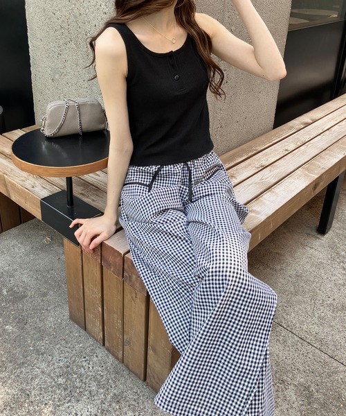 meJane（ミージェーン）の「ヘンリーネック クロップド丈タンクトップ（タンクトップ・レディース・ホワイト/グレー/ブラック・FREE）」の7枚目の写真