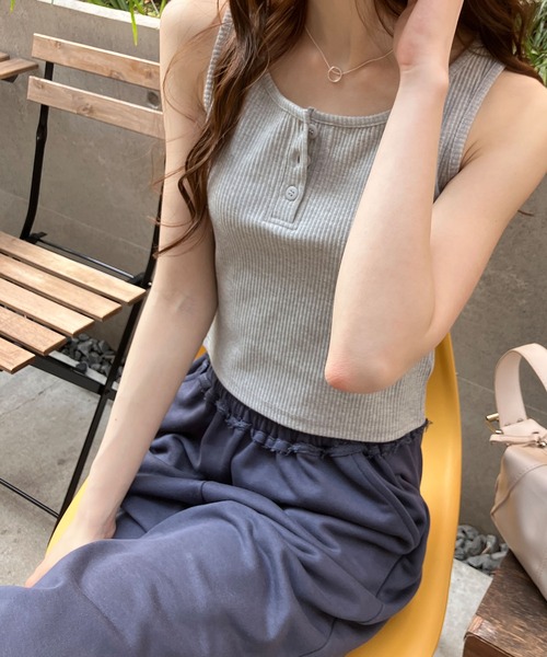 meJane（ミージェーン）の「ヘンリーネック クロップド丈タンクトップ（タンクトップ・レディース・ホワイト/グレー/ブラック・FREE）」の12枚目の写真