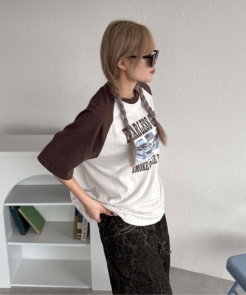 sedacle(セダクル)の「カープリントラグランT(Tシャツ/カットソー・レディース・レッド/ブラック/ブラウン・MEDIUM/SMALL/LARGE)」の13枚目の写真