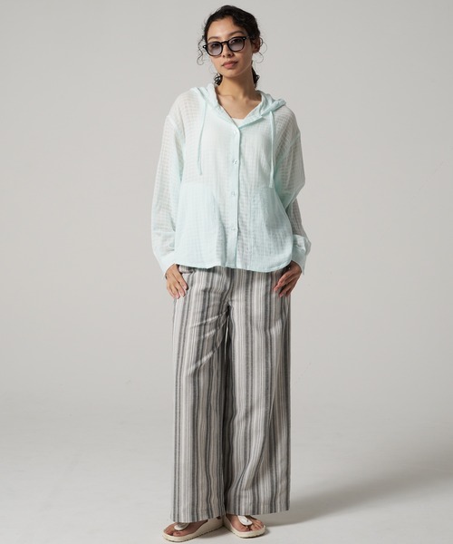 Eddie Bauer（エディーバウアー）の「プレイド シアーフーディシャツ（シャツ/ブラウス・レディース・ライトベージュ/サックスブルー/ブラック・XL/L/M/S）」の7枚目の写真