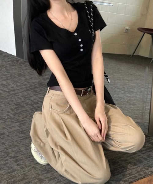 Achic(アシック)の「2タイプ刺しゅうヘンリーネック Tシャツ(Tシャツ/カットソー・レディース・アイボリー/ホワイト/ブラック/グレー・M)」の14枚目の写真