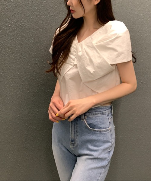 AMAJI(アマジ)の「リボンカラーブラウス(Tシャツ/カットソー・レディース・ホワイト/ブラック・FREE)」の1枚目の写真