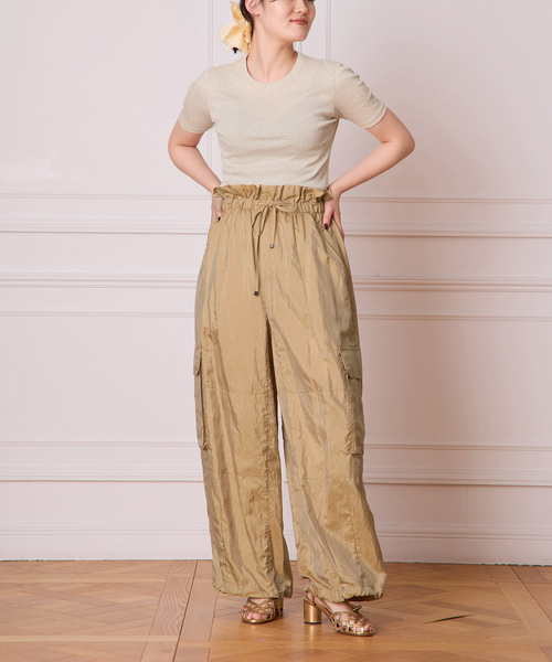 IENA LA BOUCLE（イエナラブークル）の「IENA LA BOUCLE ナイロンシルクライトタフタカーゴパンツ（カーゴパンツ・レディース・カーキ/キャメル・FREE）」の8枚目の写真