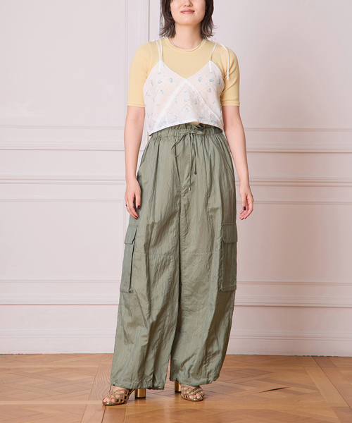 IENA LA BOUCLE（イエナラブークル）の「IENA LA BOUCLE ナイロンシルクライトタフタカーゴパンツ（カーゴパンツ・レディース・カーキ/キャメル・FREE）」の22枚目の写真