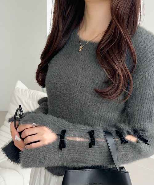 mily bilet(ミウィビレット)の「【mily bilet】品よく可愛い♪ふんわり愛されニット。甘さと抜け感が◎袖リボン使いフェザーシャギーリブニット(ニット/セーター・レディース・グレー/チャコールグレー/アイボリー/ピンク・X-LARGE/SMALL/MEDIUM/LARGE)」の2枚目の写真