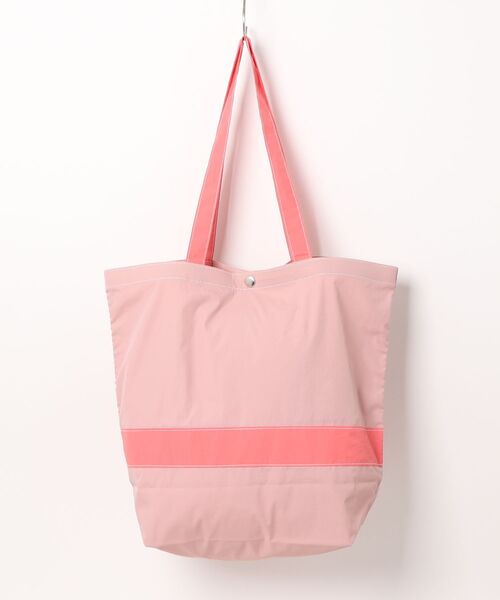 FRUIT OF THE LOOM（フルーツオブザルーム）の「【FRUIT OF THE LOOM/フルーツ・オブ・ザ・ルーム】ナイロントートバッグL/ナイロン/トート/大容量/A4サイズ収納可能80977800/ユニセックス【WEB限定】（トートバッグ・レディース・チャコールグレー/モスグリーン/ピンク/グレー・フリー）」の5枚目の写真