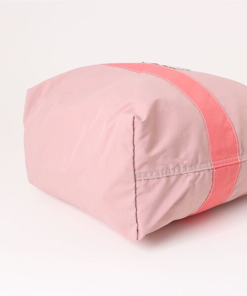 FRUIT OF THE LOOM（フルーツオブザルーム）の「【FRUIT OF THE LOOM/フルーツ・オブ・ザ・ルーム】ナイロントートバッグL/ナイロン/トート/大容量/A4サイズ収納可能80977800/ユニセックス【WEB限定】（トートバッグ・レディース・チャコールグレー/モスグリーン/ピンク/グレー・フリー）」の6枚目の写真