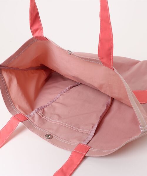 FRUIT OF THE LOOM（フルーツオブザルーム）の「【FRUIT OF THE LOOM/フルーツ・オブ・ザ・ルーム】ナイロントートバッグL/ナイロン/トート/大容量/A4サイズ収納可能80977800/ユニセックス【WEB限定】（トートバッグ・レディース・チャコールグレー/モスグリーン/ピンク/グレー・フリー）」の7枚目の写真