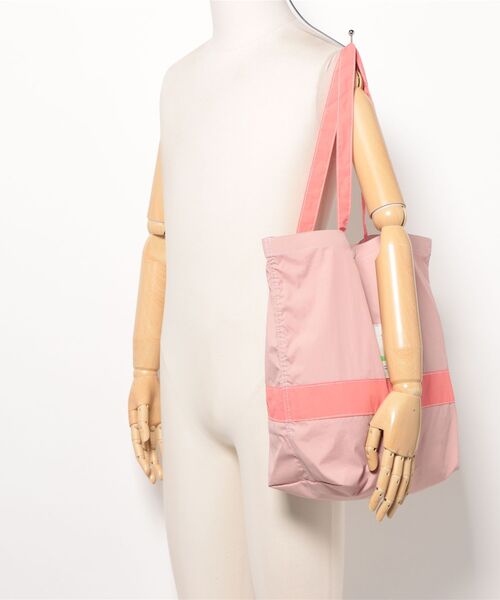 FRUIT OF THE LOOM（フルーツオブザルーム）の「【FRUIT OF THE LOOM/フルーツ・オブ・ザ・ルーム】ナイロントートバッグL/ナイロン/トート/大容量/A4サイズ収納可能80977800/ユニセックス【WEB限定】（トートバッグ・レディース・チャコールグレー/モスグリーン/ピンク/グレー・フリー）」の8枚目の写真