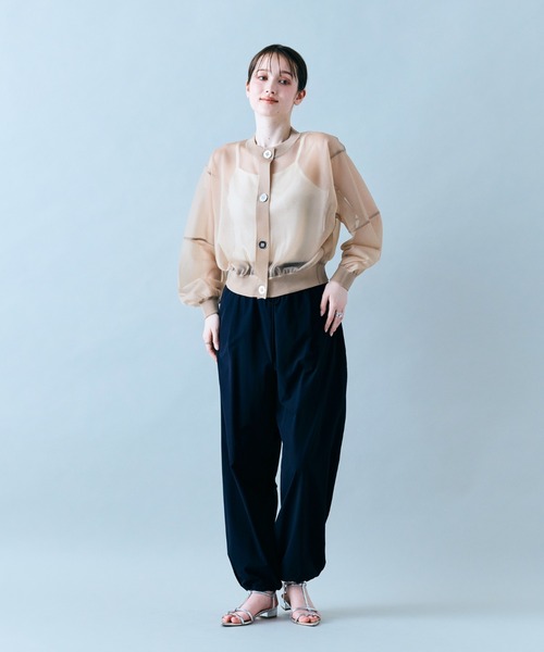 Audie a Muses（オーディアミューズ）の「ビッグボタンシアーカーディガン（カーディガン/ボレロ・レディース・ベージュ/ネイビー/ピンク・38/42）」の8枚目の写真