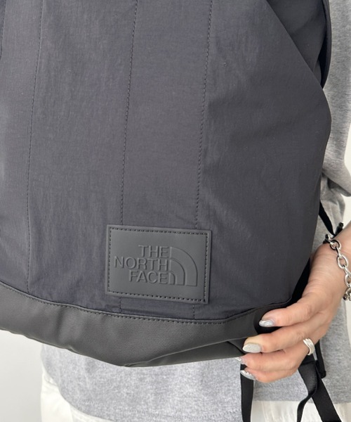 THE NORTH FACE（ザノースフェイス）の「国内未発売 THE NORTH FACE(ザ・ノースフェイス)/A4サイズ収納可能 バックパック リュック デイパック/W NEVER STOP DAYPACK（バックパック/リュック・レディース・カーキ/ブラック/グレイッシュベージュ・FREE）」の8枚目の写真