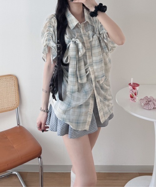 nemne store(ネンネストア)の「ギャザーリボンシアーシャツ(シャツ/ブラウス・レディース・アイボリー/ネイビー/ブラック系・MEDIUM/SMALL)」の2枚目の写真