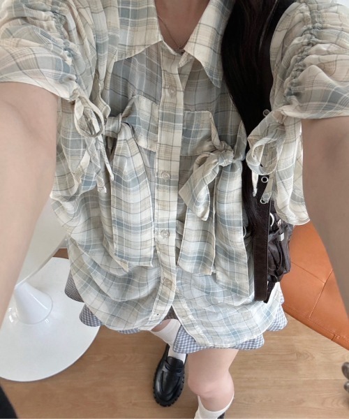 nemne store(ネンネストア)の「ギャザーリボンシアーシャツ(シャツ/ブラウス・レディース・アイボリー/ネイビー/ブラック系・MEDIUM/SMALL)」の5枚目の写真