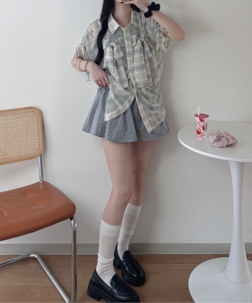 nemne store(ネンネストア)の「ギャザーリボンシアーシャツ(シャツ/ブラウス・レディース・アイボリー/ネイビー/ブラック系・MEDIUM/SMALL)」の4枚目の写真