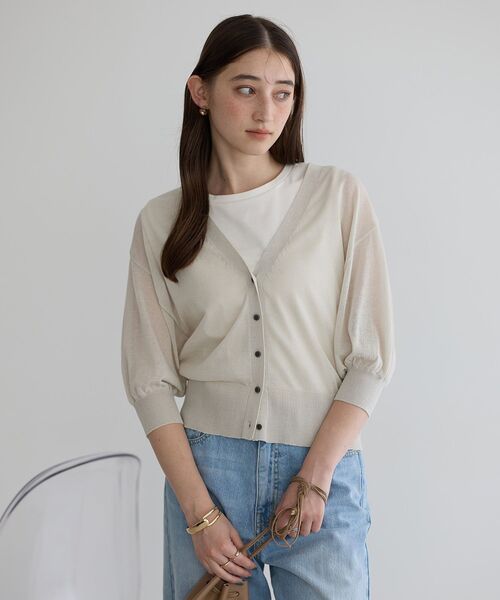 YECCA VECCA（イェッカヴェッカ）の「シアーニットVネックカーディガン（カーディガン/ボレロ・レディース・ブラック/ライトベージュ/ダークベージュ/グリーン・FREE）」の2枚目の写真