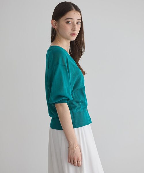 YECCA VECCA（イェッカヴェッカ）の「シアーニットVネックカーディガン（カーディガン/ボレロ・レディース・ブラック/ライトベージュ/ダークベージュ/グリーン・FREE）」の10枚目の写真