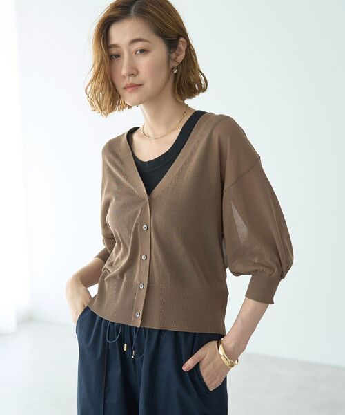 YECCA VECCA（イェッカヴェッカ）の「シアーニットVネックカーディガン（カーディガン/ボレロ・レディース・ブラック/ライトベージュ/ダークベージュ/グリーン・FREE）」の5枚目の写真