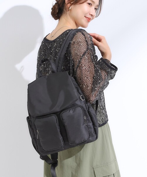 SHOO・LA・RUE(シューラルー)の「【撥水】Wポケットリュック(バックパック/リュック・レディース・グレー/ブラック/ライトグレー・00)」の7枚目の写真