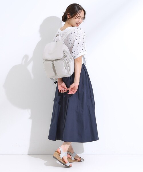 SHOO・LA・RUE(シューラルー)の「【撥水】Wポケットリュック(バックパック/リュック・レディース・グレー/ブラック/ライトグレー・00)」の9枚目の写真