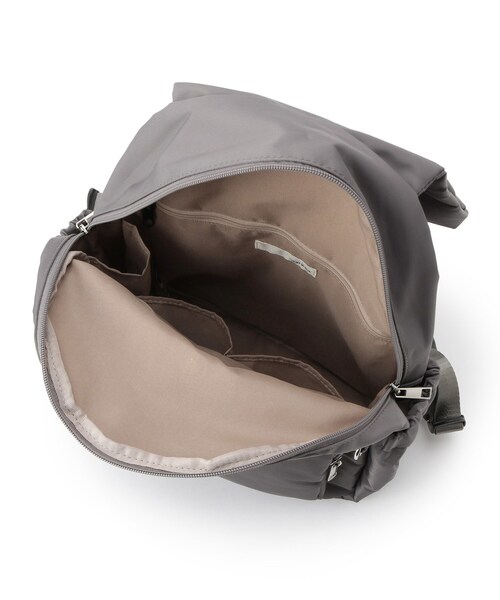 SHOO・LA・RUE(シューラルー)の「【撥水】Wポケットリュック(バックパック/リュック・レディース・グレー/ブラック/ライトグレー・00)」の18枚目の写真