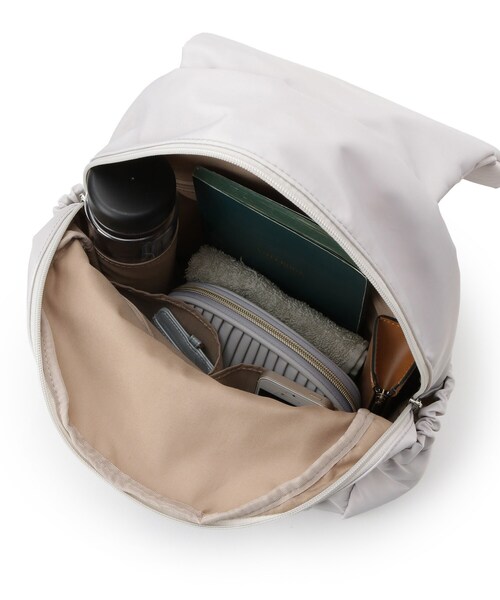 SHOO・LA・RUE(シューラルー)の「【撥水】Wポケットリュック(バックパック/リュック・レディース・グレー/ブラック/ライトグレー・00)」の20枚目の写真