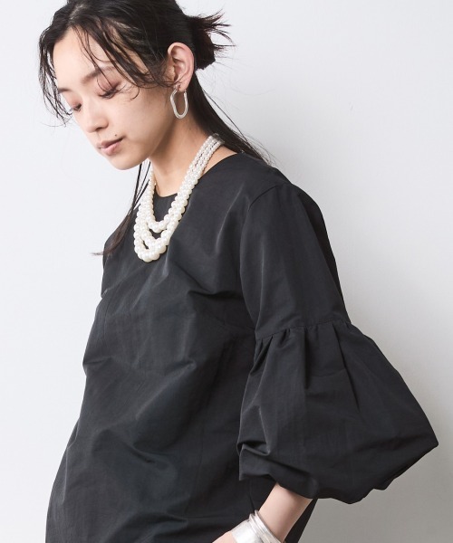 CHIC STYLE（シックスタイル）の「ボリュームスリーブブラウス＜大きいサイズ有＞シックスタイル（シャツ/ブラウス・レディース・ブラック/オフホワイト・5L/4L/3L/LL/L/M）」の2枚目の写真