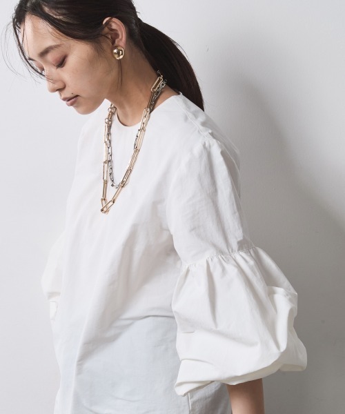 CHIC STYLE（シックスタイル）の「ボリュームスリーブブラウス＜大きいサイズ有＞シックスタイル（シャツ/ブラウス・レディース・ブラック/オフホワイト・5L/4L/3L/LL/L/M）」の4枚目の写真