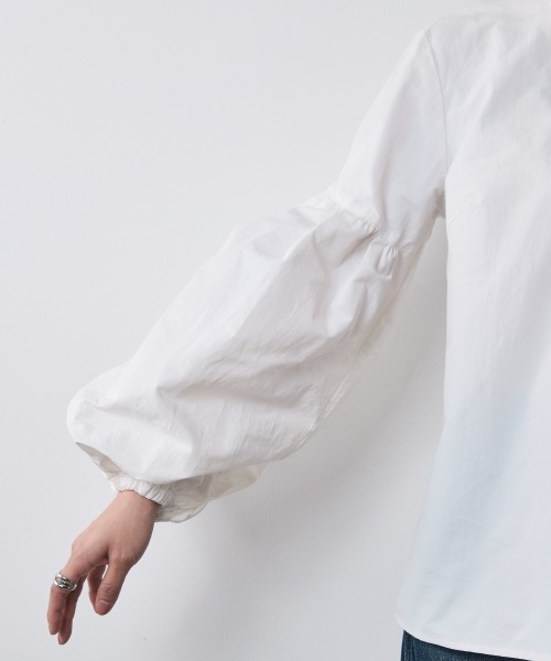 CHIC STYLE（シックスタイル）の「ボリュームスリーブブラウス＜大きいサイズ有＞シックスタイル（シャツ/ブラウス・レディース・ブラック/オフホワイト・5L/4L/3L/LL/L/M）」の15枚目の写真